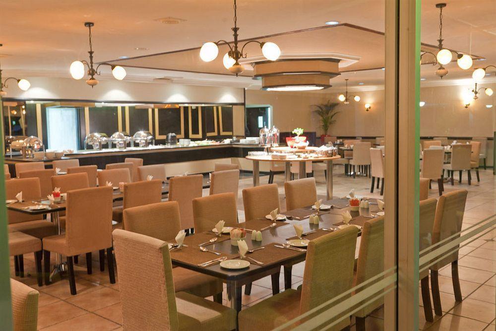 Oudtshoorn Inn Hotel Exterior photo