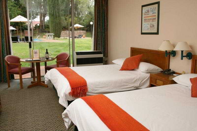 Oudtshoorn Inn Hotel Room photo
